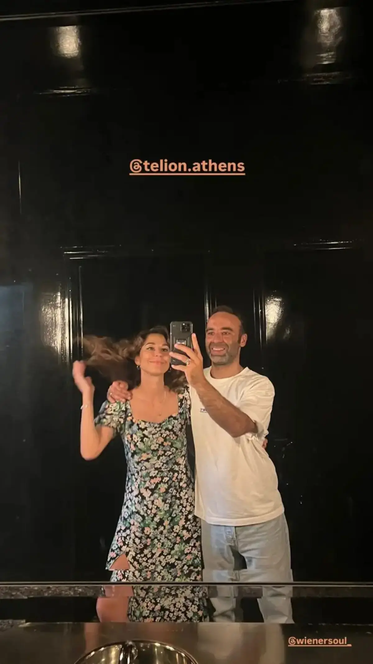 Η Κατερίνα Παπουτσάκη και ο Θάνος Χατζόπουλος αγκαλιά