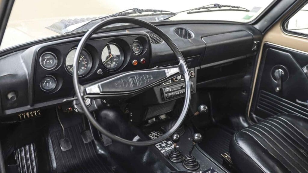 Το θρυλικό Lada Niva δημοπρατείται στον κόσμο των συλλεκτών 11 Lada Niva