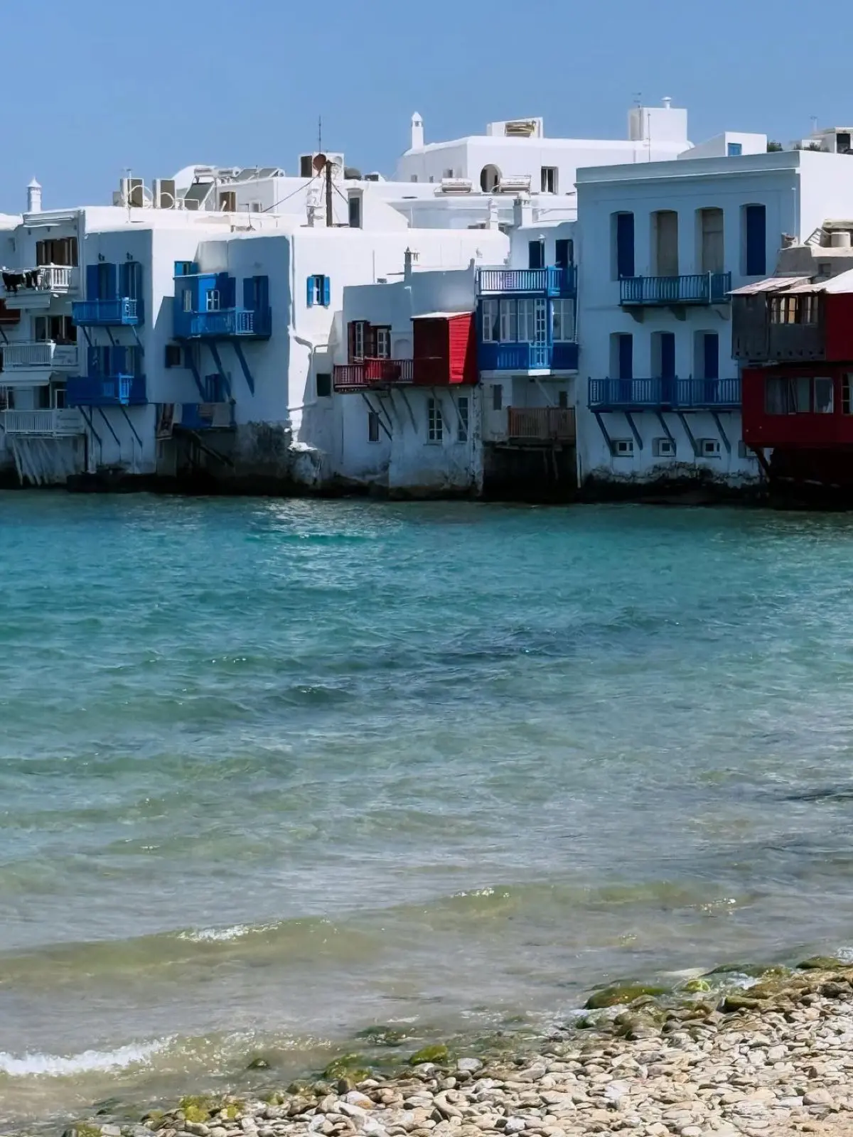 Νάνσυ Αντωνίου: Η τρυφερή αγκαλιά με τον Αρναούτογλου - Το άλμπουμ από τις διακοπές τους στη Μύκονο