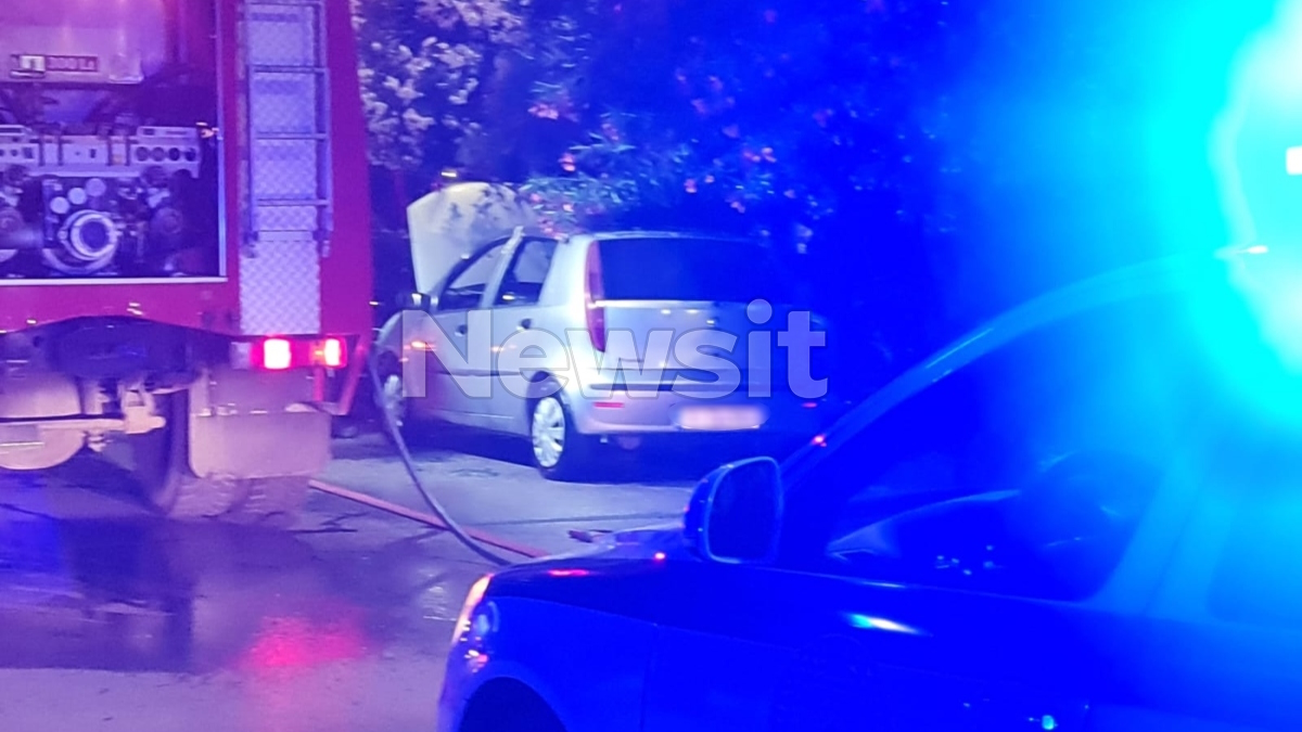 Νέα Σμύρνη: Φλόγες και αλλεπάλληλες εκρήξεις σε σταθμευμένο όχημα – Ερευνώνται τα πλάνα από κάμερες ασφαλείας 2 Πυροσβεστική