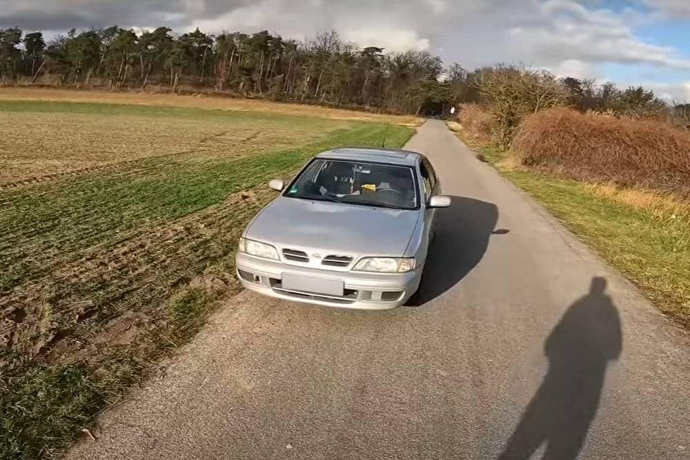 Nissan Primera καλπάζει με 200 στην εθνική