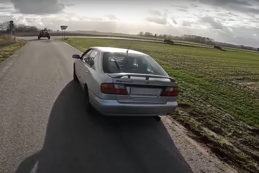 Nissan Primera καλπάζει με 200 στην εθνική