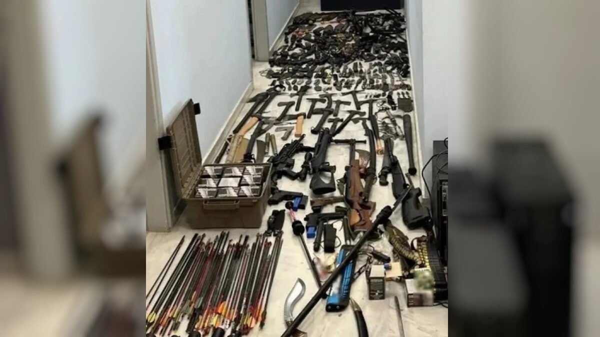 Χανιά: Η ανάρτηση που "πρόδωσε" τον 42χρονο με το τρομακτικό οπλοστάσιο – «Όπου βλέπετε αστυνομικούς να τους πυροβολείτε» 2 Όπλα