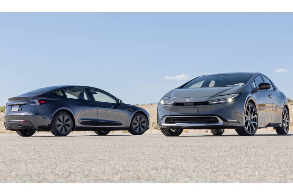 Πρόεδρος Toyota αποκαλύπτει: "Τα EV μολύνουν τριπλάσια από τα υβριδικά"