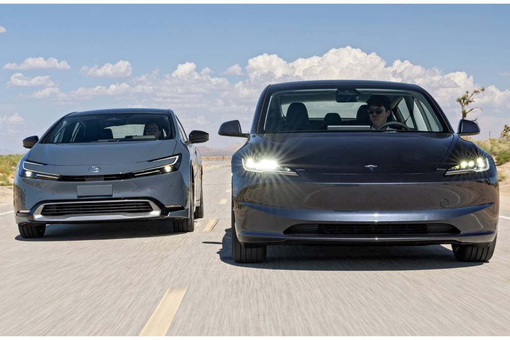 Πρόεδρος Toyota αποκαλύπτει: "Τα EV μολύνουν τριπλάσια από τα υβριδικά"