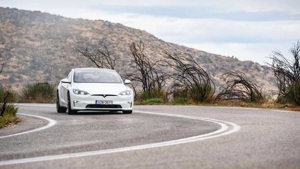 Αποκαλύφθηκε το εσωτερικό του νέου Tesla S. Ατύχημα ή στρατηγική; 8 Tesla Model S Plaid