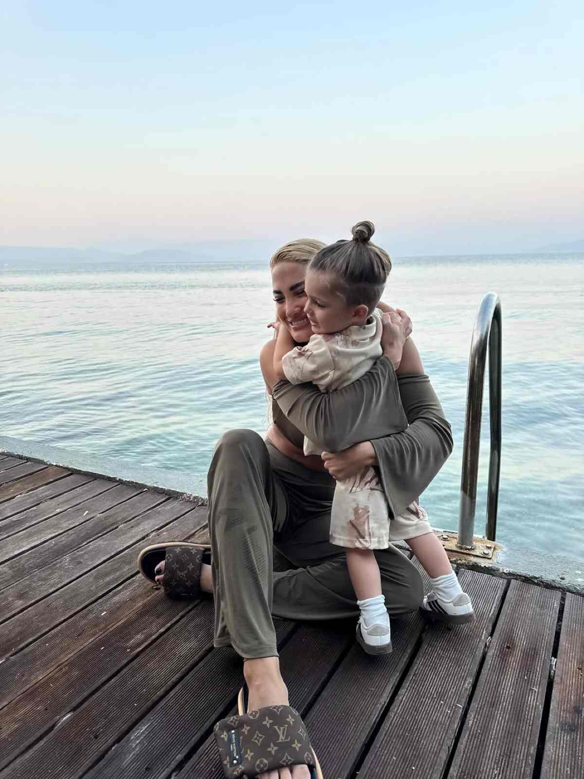 Η Ιωάννα Τούνη με τον γιο της, Πάρη