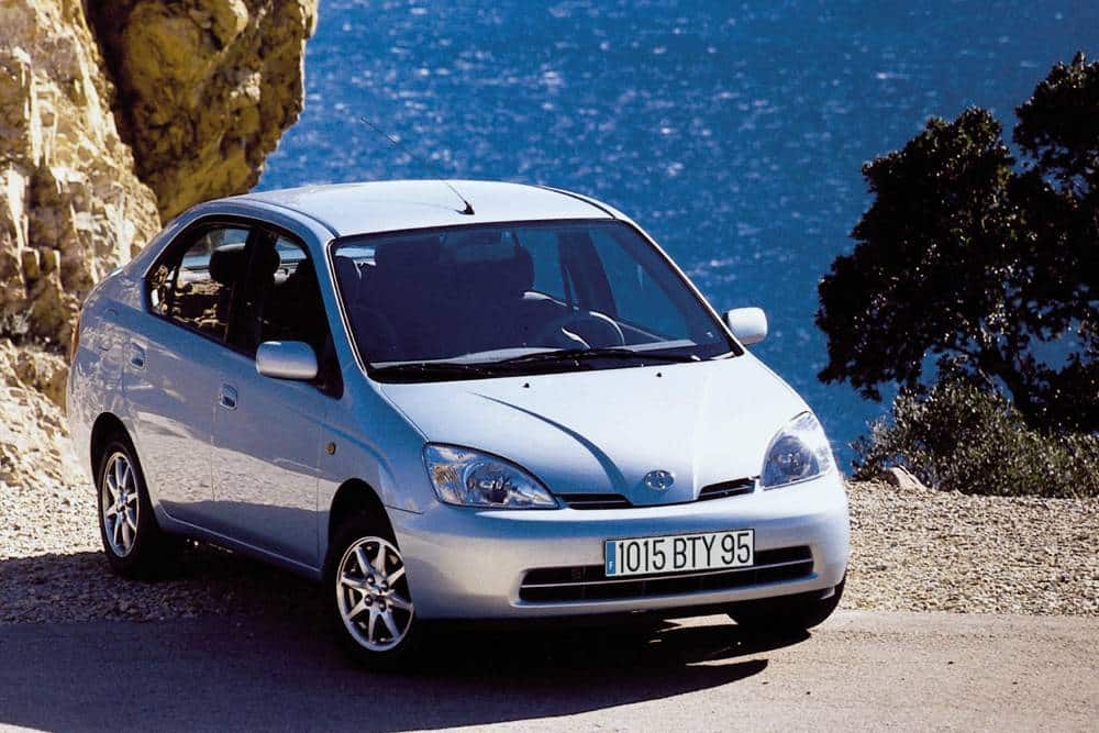 Πρόεδρος Toyota αποκαλύπτει: "Τα EV μολύνουν τριπλάσια από τα υβριδικά"