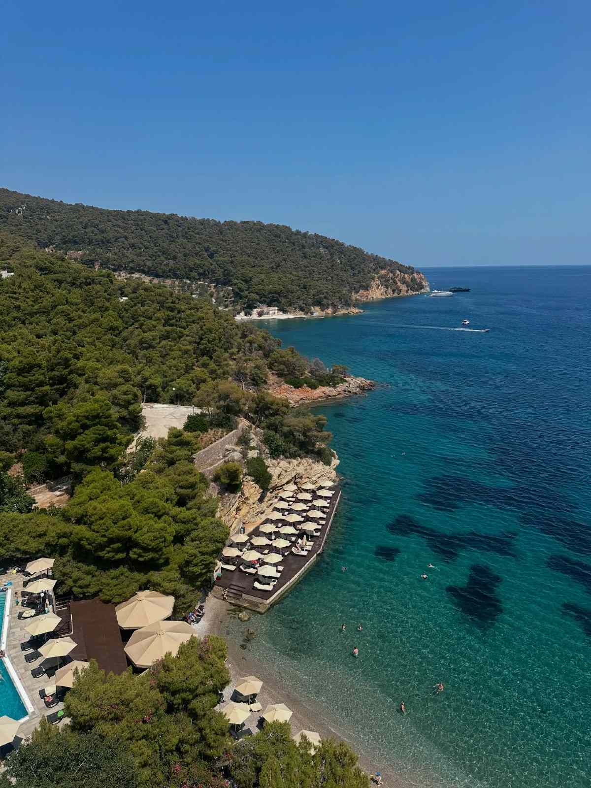 Τσιμτσιλή: Στον Πόρο για το τριήμερο του Αγίου Πνεύματος - Εντυπωσιάζουν οι φωτογραφίες της με μαγιό