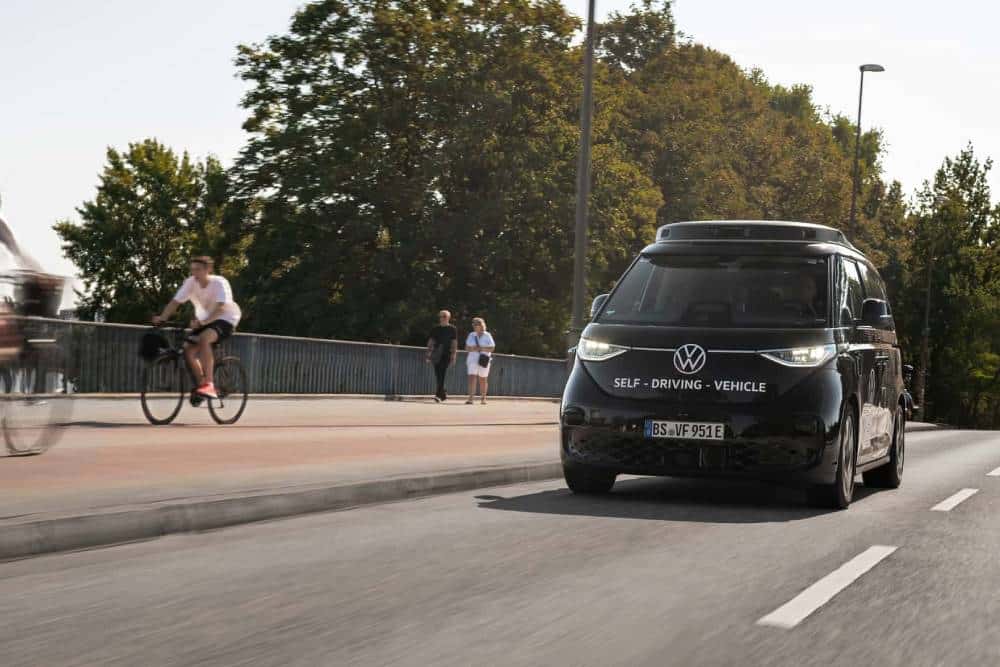 Η VW εκτόπισε την Tesla στον πόλεμο της αυτόνομης οδήγησης