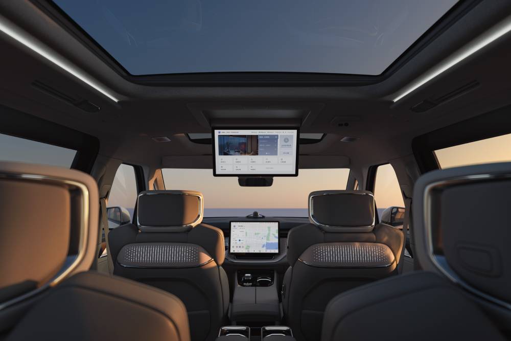Νέο Volvo EM90: Το εντυπωσιακό διαμάντι των VIP μετακινήσεων