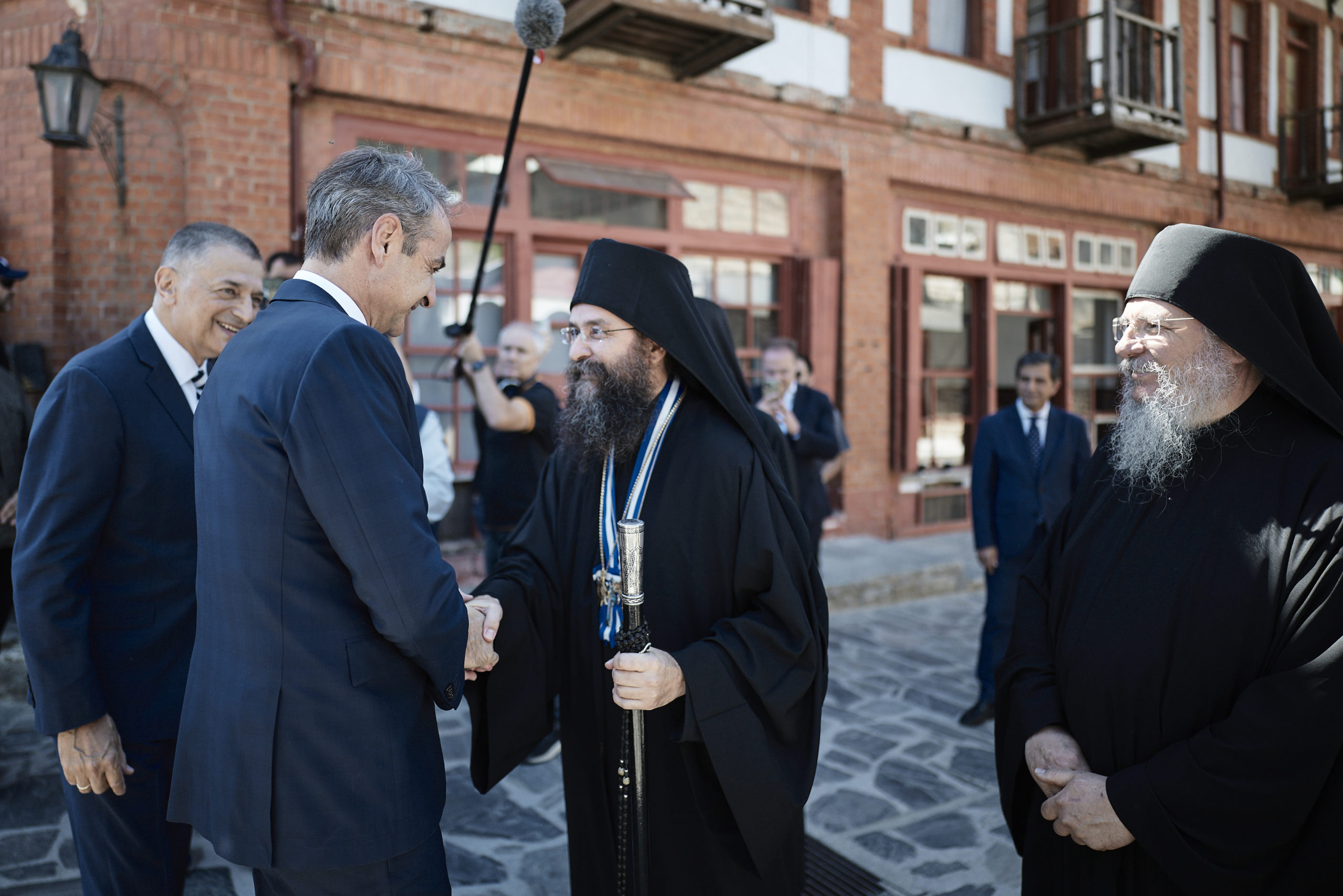 Μητσοτάκης: Προσκύνησε στην Ιερά Μονή Βατοπεδίου – Δείτε στιγμιότυπα