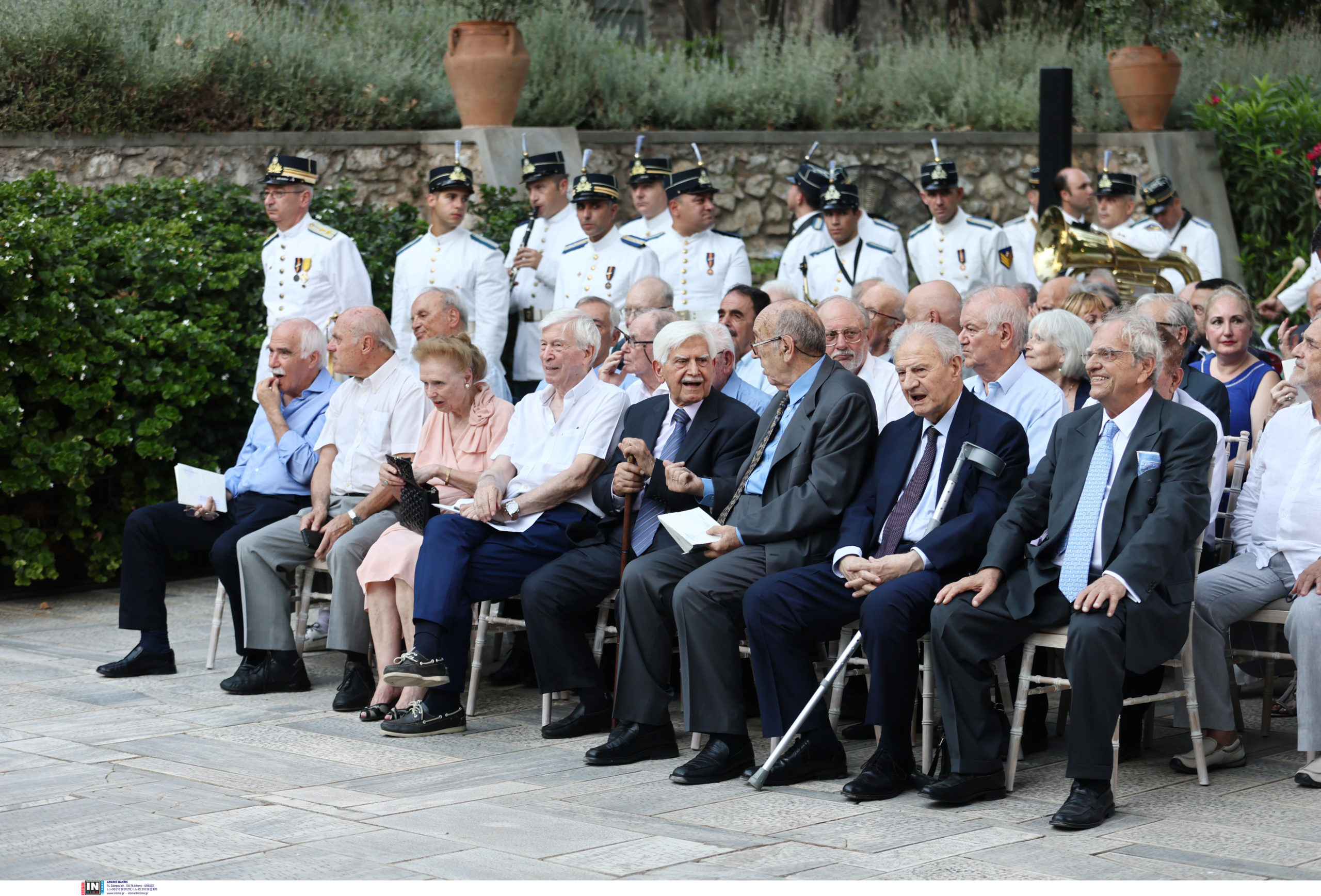 αποκατάσταση της δημοκρατίας, Προεδρικό Μέγαρο, δεξίωση 