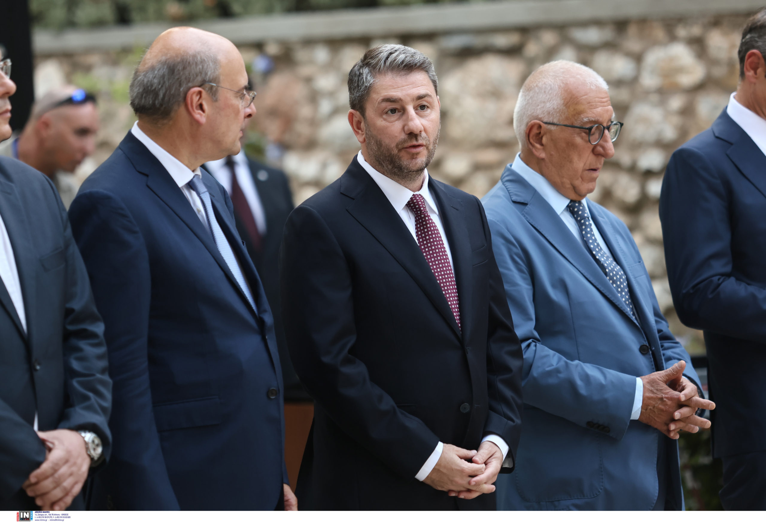 Ψυχρή ατμόσφαιρα στο Προεδρικό Μέγαρο εν μέσω καύσωνα: Το παρασκήνιο, οι ηχηρές απουσίες, οι συζητήσεις και τα μηνύματα – Όσα συνέβησαν στη δεξίωση