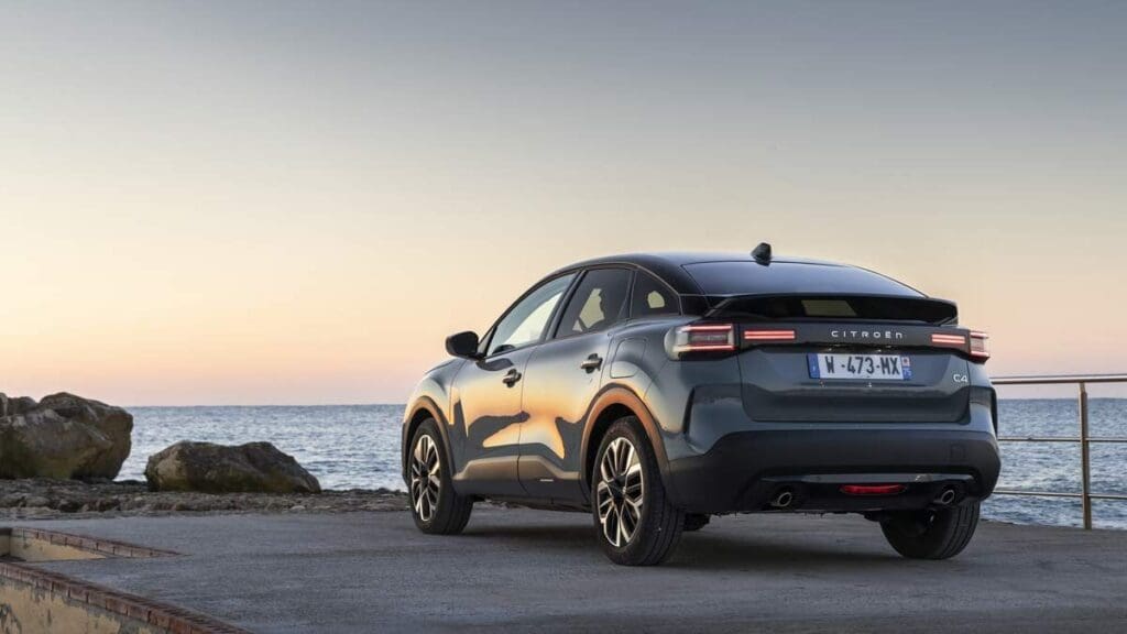 Οι νέες εκδόσεις του Citroën C4 των 145 PS από €22.900 5 Citroen C4