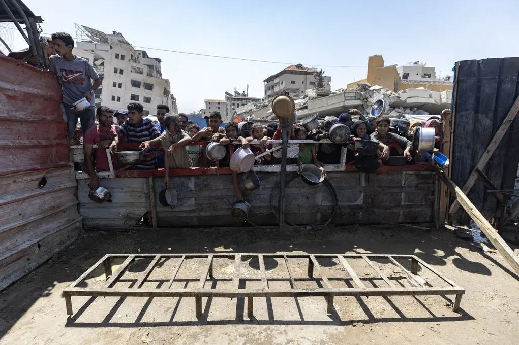 Δραματικός λιμός κατακλύζει τη Γάζα: Οι άνθρωποι υποκύπτουν στην πείνα – Ρεπορτάζ των New York Times στην κατεστραμμένη περιοχή