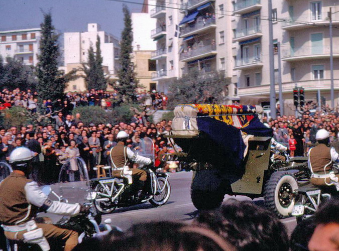 Η Αθήνα τη δεκαετία του 1960 – Εκπληκτικές εικόνες μιας άλλης γοητευτικής εποχής