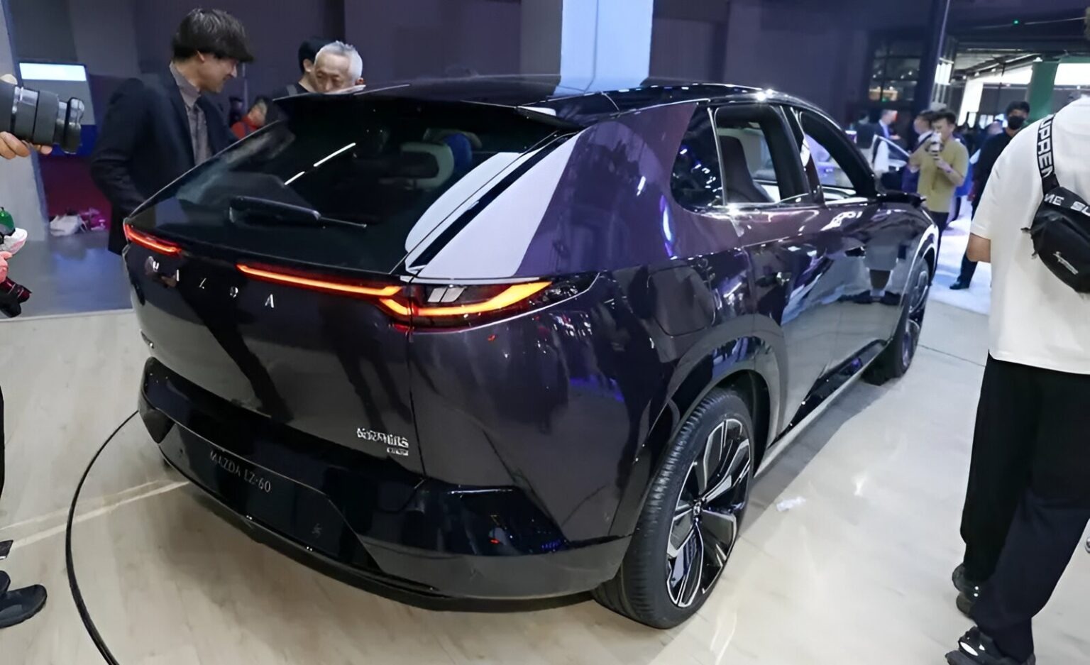 Mazda CX-6e