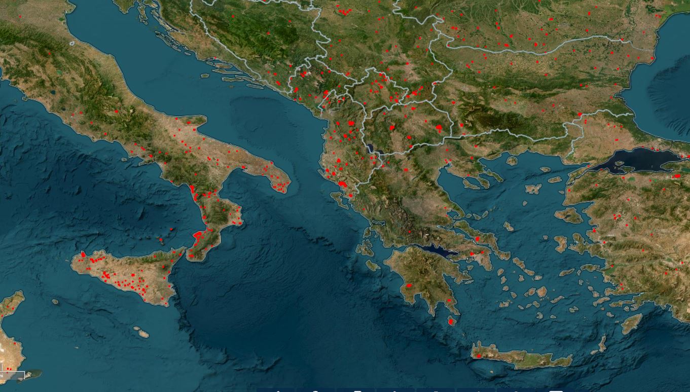Η Μεσόγειος στις φλόγες: Δορυφορικές λήψεις της NASA αποκαλύπτουν τα ενεργά μέτωπα φωτιάς 2 Η Μεσόγειος στις φλόγες: Δορυφορικές λήψεις της NASA αποκαλύπτουν τα ενεργά μέτωπα φωτιάς