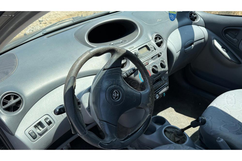 Toyota-Yaris-aggelia-(9)