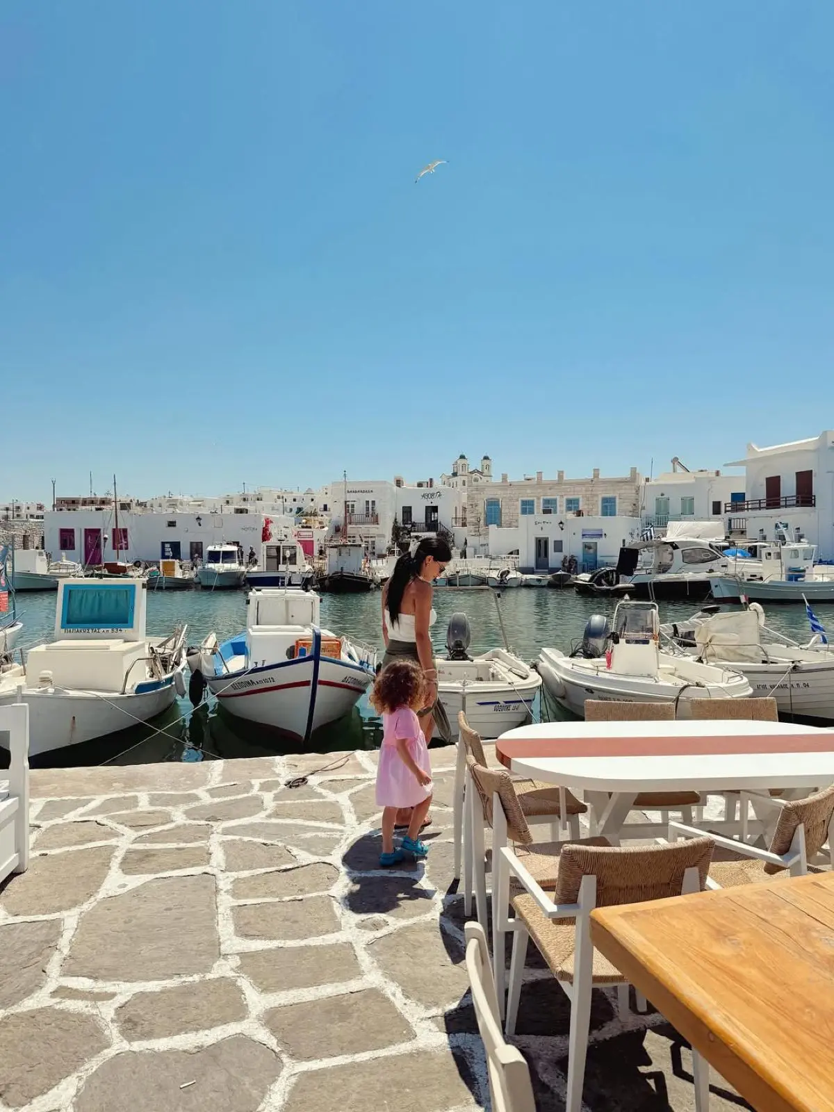 Χριστίνα Μπόμπα: Νέα στιγμιότυπα από τις διακοπές της στην Πάρο με τις δίδυμες και τη γιαγιά Γιώτα 13 Η Χριστίνα Μπόμπα στην Πάρο