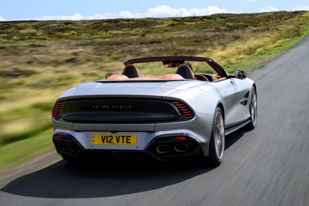 aston martin vanquish volante 03