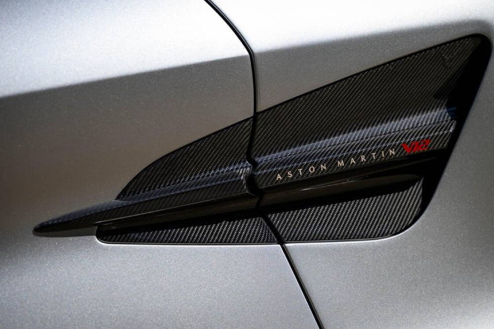 aston martin vanquish volante 07