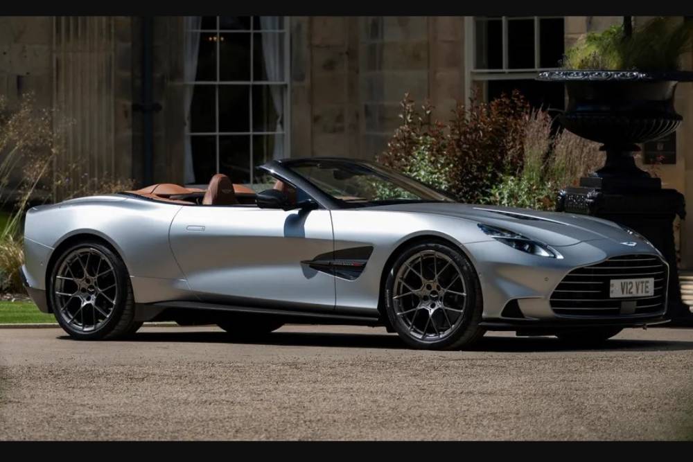 aston martin vanquish volante 15