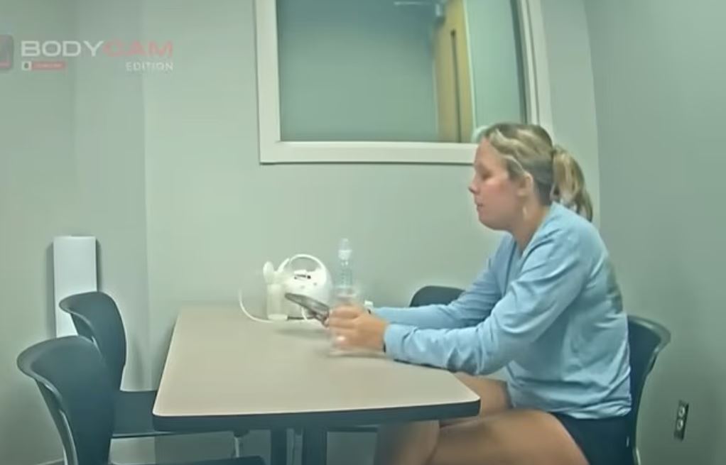 Σπαρακτικό βίντεο: Η στιγμή που μητέρα μαθαίνει ότι πέθανε το 10 μηνών κοριτσάκι της – Η νταντά κατηγορείται για στραγγαλισμό