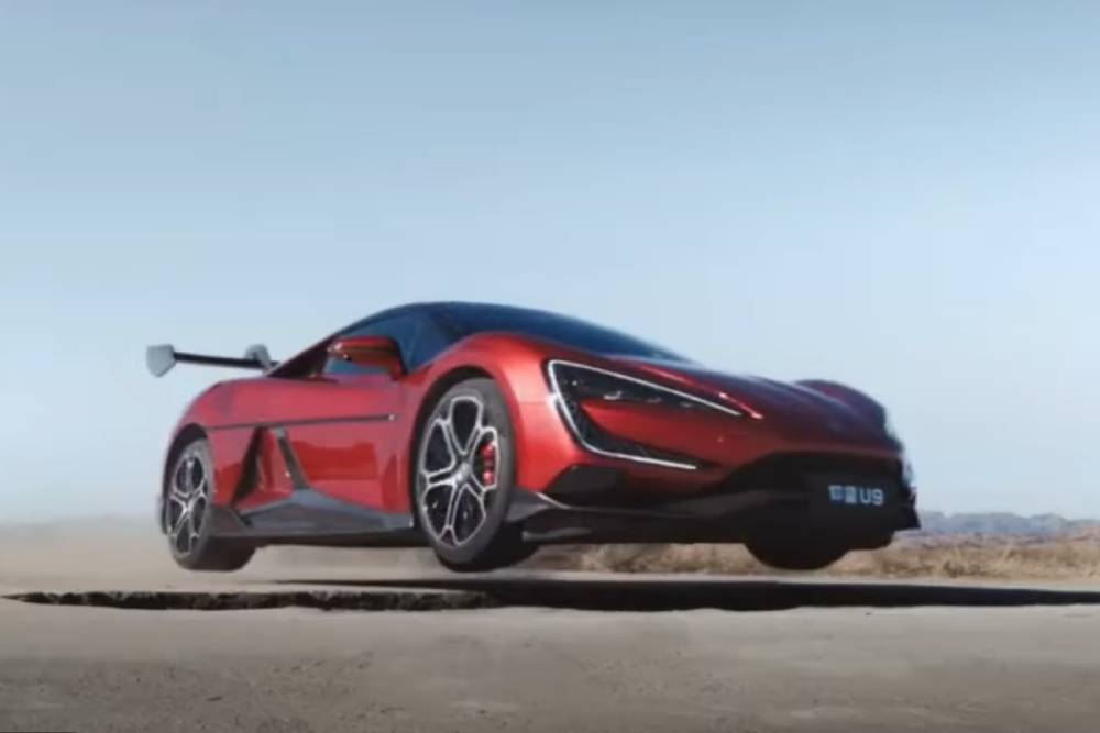 Το BYD που «εξαφανίζει» λακκούβες & καίει λάστιχο (+videos)