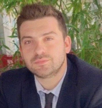 Αγία Παρασκευή: Ερευνούν τα ίχνη των κινητών του πρώην ζευγαριού και τις ύποπτες μετακινήσεις του καθηγητή – Στη ΓΑΔΑ ο σύντροφος της οικονομολόγου 2 Ο δικηγόρος της οικονομολόγου κ. Αλεξανδρος Πασιατάς
