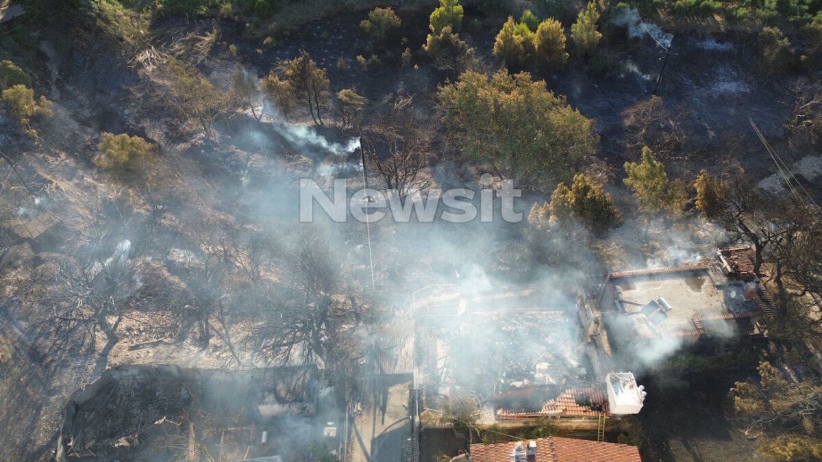 Η πύρινη καταστροφή στη Ραφήνα από ψηλά – Συγκλονιστικές εικόνες