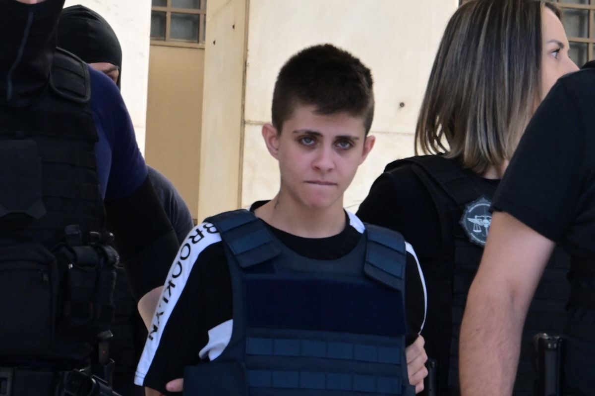 Η Ειρήνη Μουρτζούκου έφτασε στον Κορυδαλλό – Με αβέβαιο βλέμμα και σκυμμένο κεφάλι 7 Mεταγωγή της 25χρονης Ειρήνης Μουρτζούκου στις φυλακές Κορυδαλλού από την ΓΑΔΑ