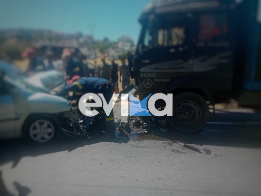 Χαλκίδα: Σοκαριστική σύγκρουση αυτοκινήτου με φορτηγό – Στο νοσοκομείο η οδηγός του Ι.Χ. 6 Το αυτοκίνητο που συγκρούστηκε με το φορτηγό