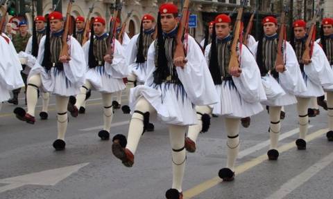 Το παρασκήνιο της φωτογραφίας ενός Έλληνα τσολιά που κατέκτησε το εξώφυλλο διεθνούς περιοδικού το 1940