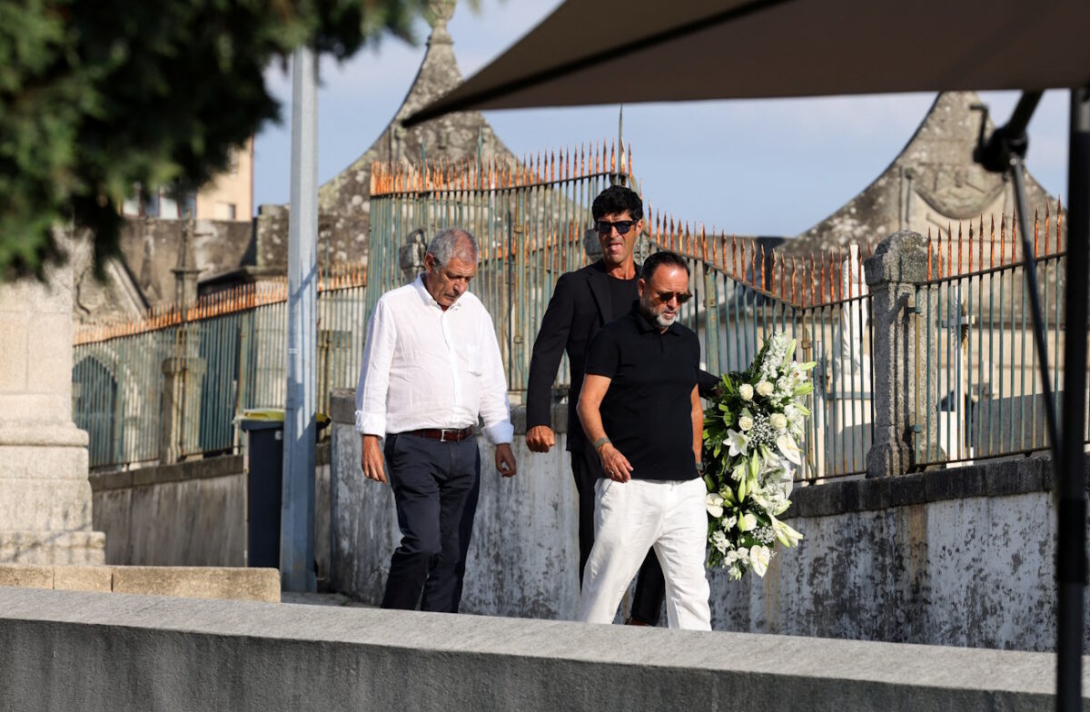 Ντιόγκο Ζότα: Συγκινητική παρουσία Φερνάντο Σάντος και Ρομπέρτο Μαρτίνεθ στο τελευταίο αντίο του Πορτογάλου ποδοσφαιριστή 3 Ντιόγκο Ζότα: Συγκινητική παρουσία Φερνάντο Σάντος και Ρομπέρτο Μαρτίνεθ στο τελευταίο αντίο του Πορτογάλου ποδοσφαιριστή