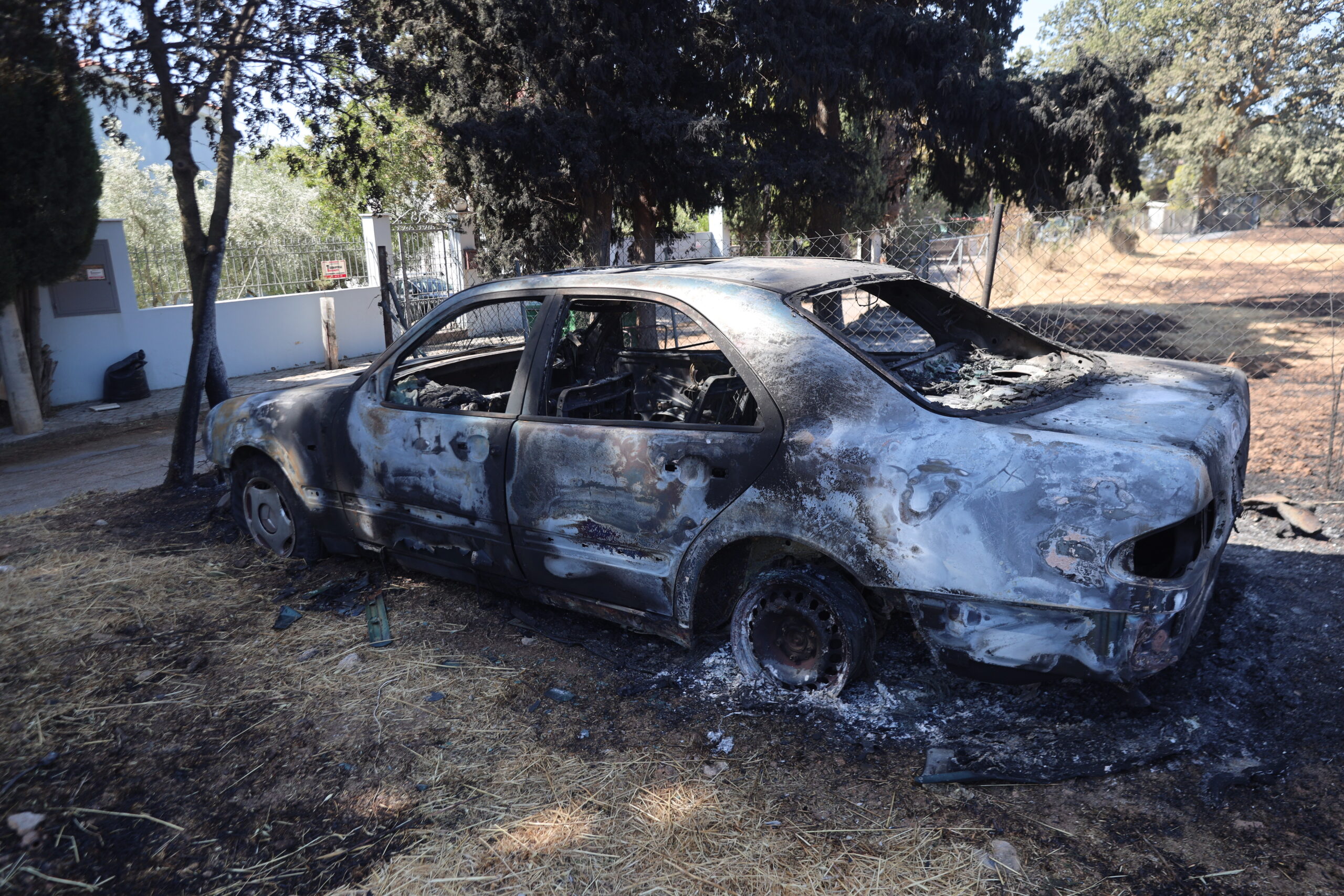 Καμένο αυτοκίνητο στο Κρυονέρι