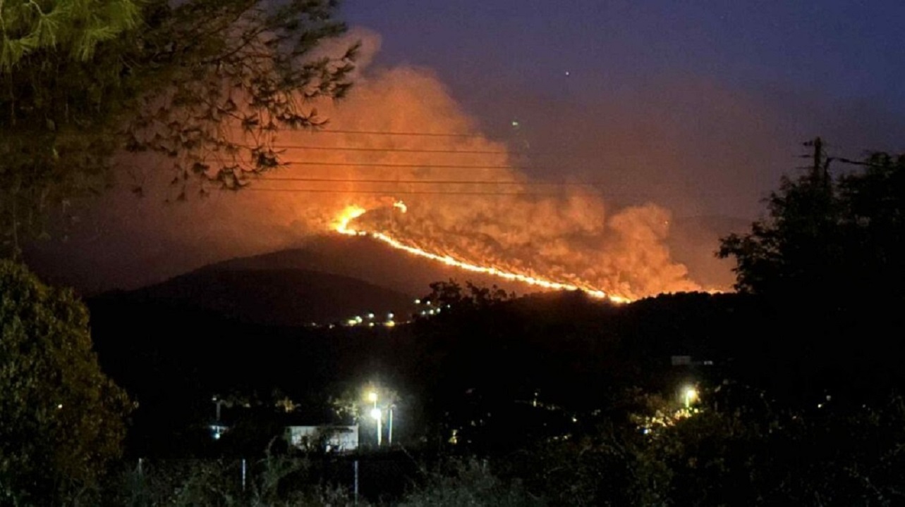 Πυρκαγιές: Ολονύχτια μάχη με τις φλόγες σε Αττική, Εύβοια, Χανιά, Μεσσηνία, Κύθηρα 3 Φωτιά στη Μεσσηνία