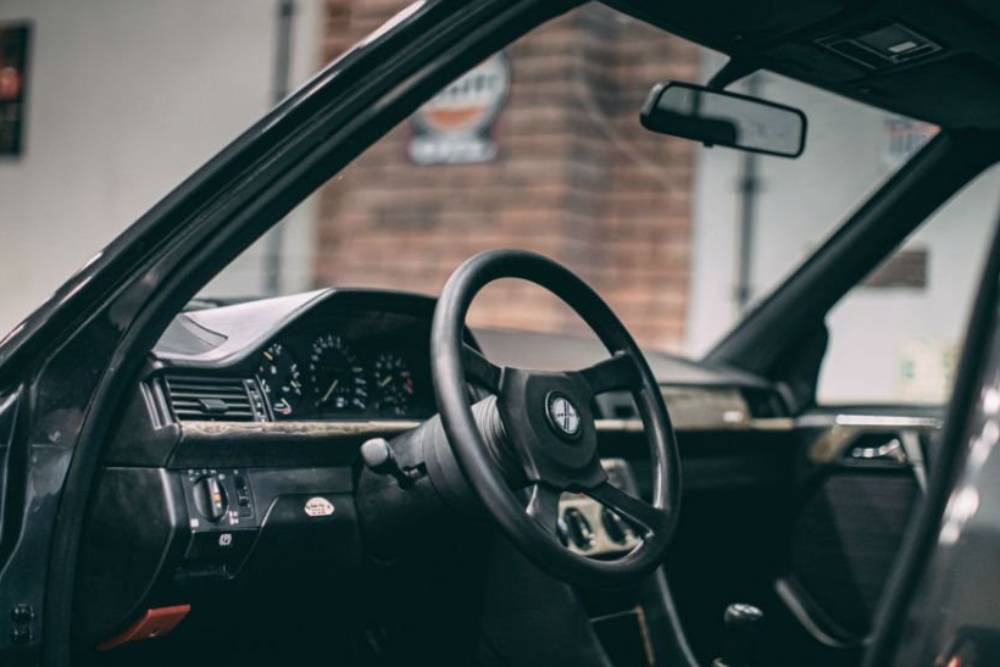 Η ανεπανάληπτη Mercedes W124 με μοτέρ BMW M5
