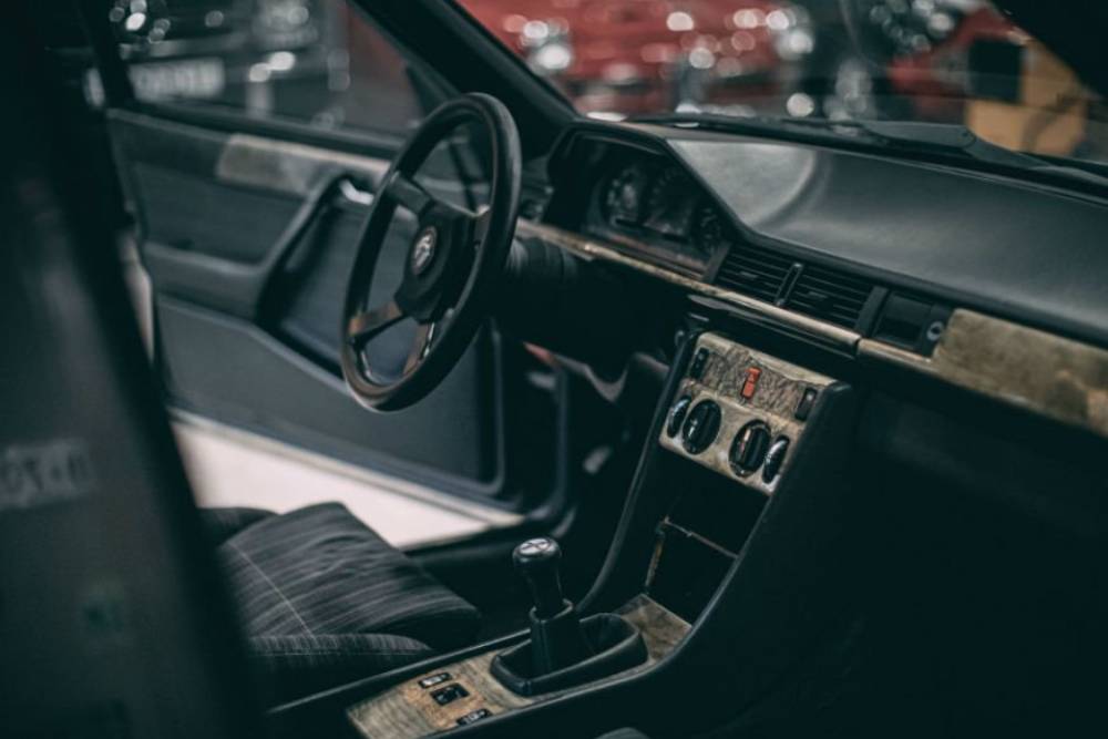 Η ανεπανάληπτη Mercedes W124 με μοτέρ BMW M5