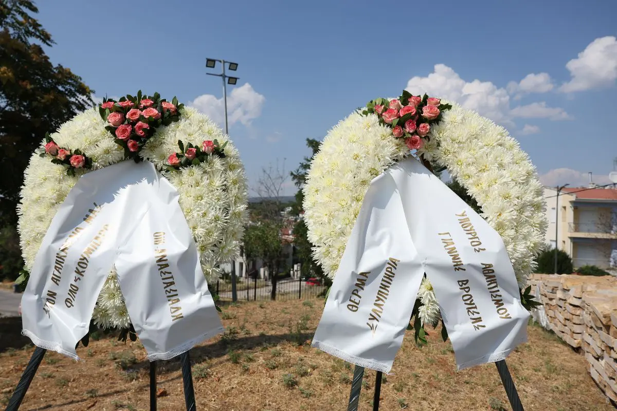 Βούλα Πατουλίδου: Συντετριμμένη στην κηδεία του συζύγου της, Δημήτρη Ζαρζαβατσίδη - Φωτογραφίες