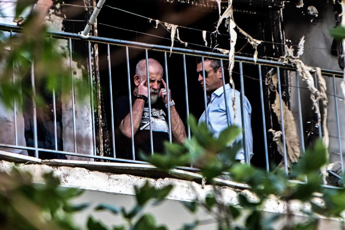 Πέτρος Φιλιππίδης: Έρευνα από ειδικό κλιμάκιο για εμπρησμούς στο διαμέρισμα που παραδόθηκε στις φλόγες 5 Αυτοψία πραγματογνωμόνων για την πυρκαγιά στο διαμέρισμα του Πέτρου Φιλιππίδη
