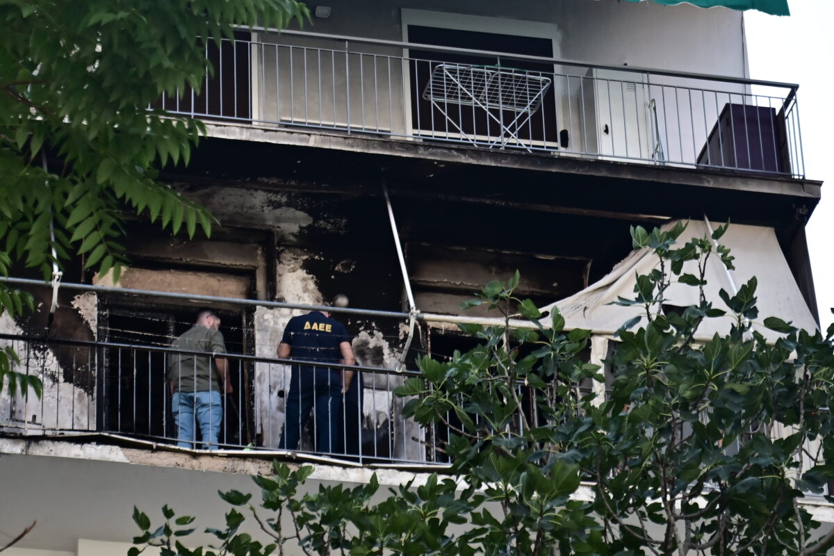 Πέτρος Φιλιππίδης: Έρευνα από ειδικό κλιμάκιο για εμπρησμούς στο διαμέρισμα που παραδόθηκε στις φλόγες 6 Αυτοψία πραγματογνωμόνων για την πυρκαγιά στο διαμέρισμα του Πέτρου Φιλιππίδη