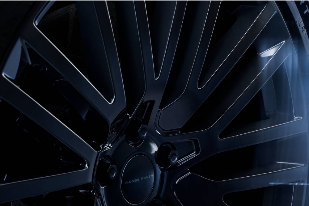 Η μυστηριώδης γοητεία του Range Rover Sport SV Black Edition