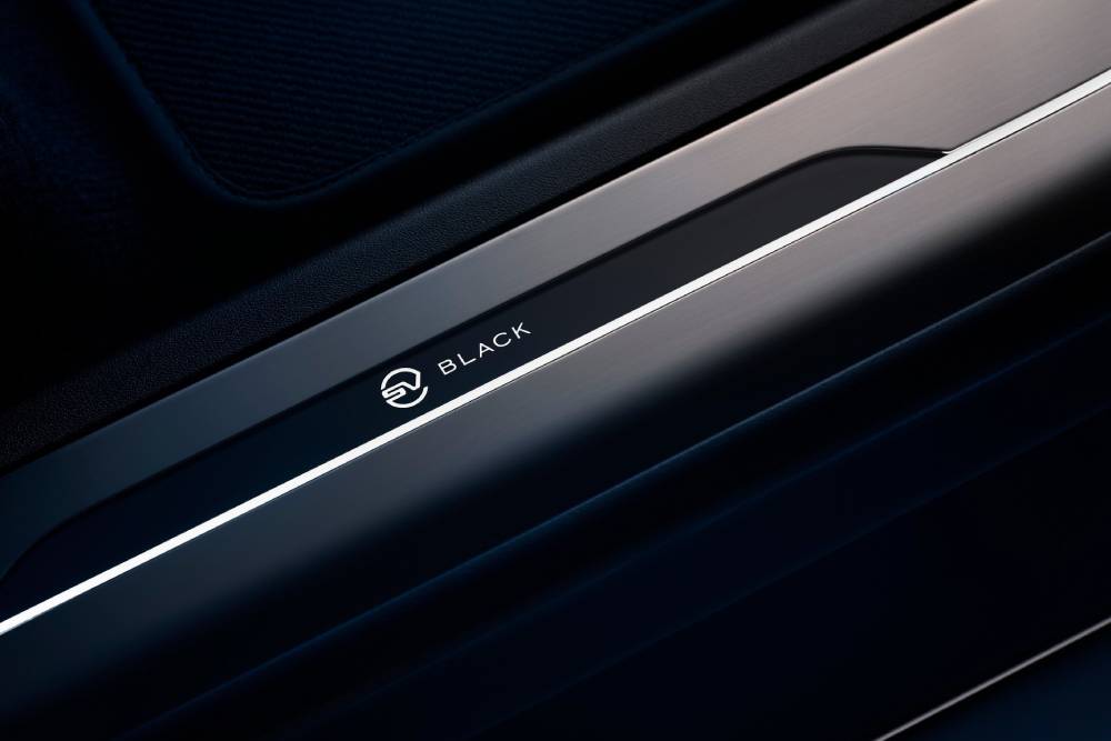 Η μυστηριώδης γοητεία του Range Rover Sport SV Black Edition