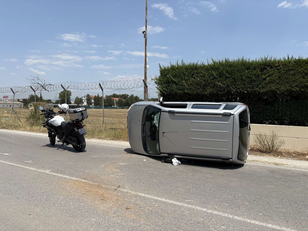 Αυτοκίνητο αναποδογύρισε στη Λάρισα: Τραυματισμός της οδηγού 3 Λάρισα