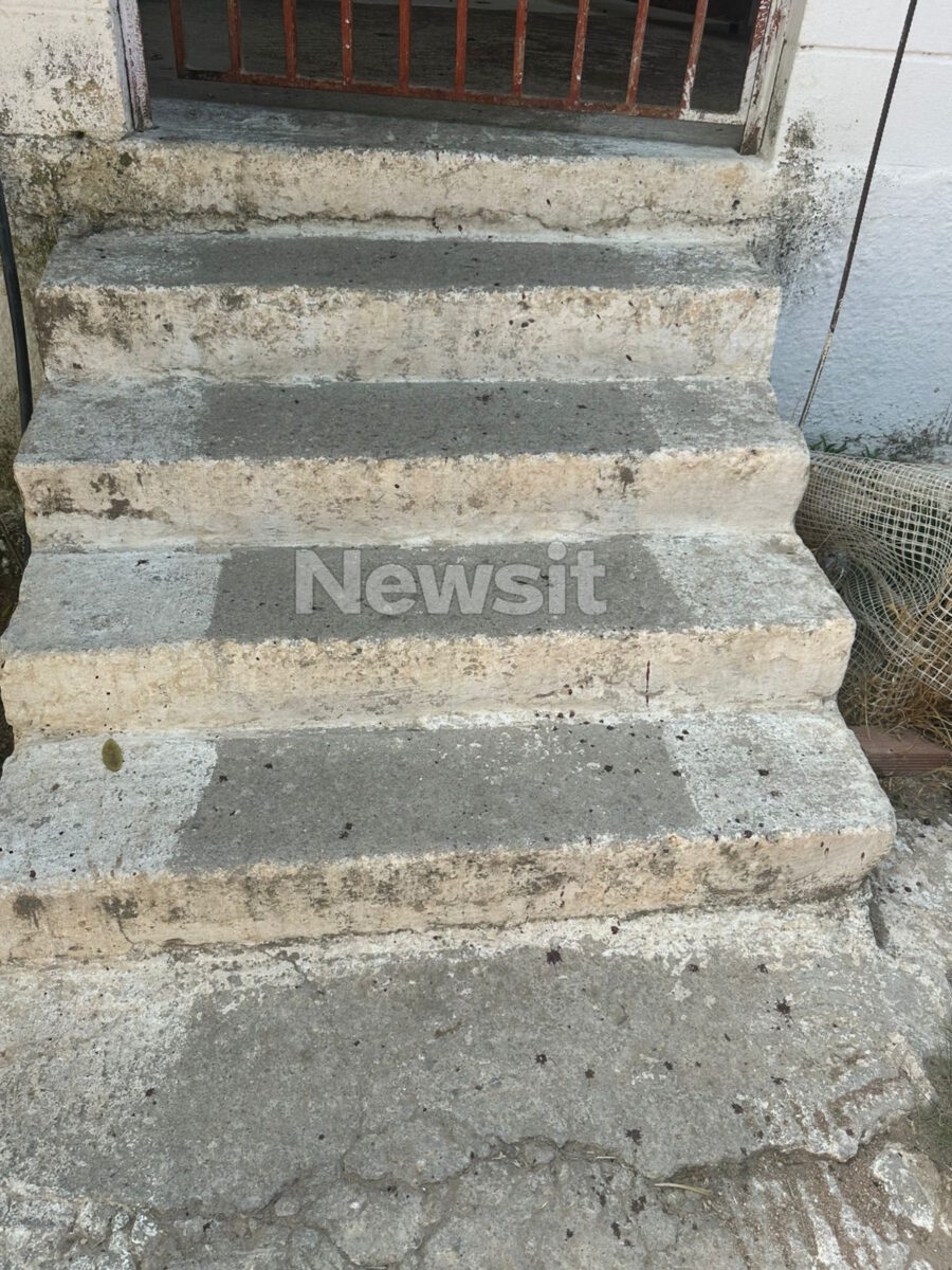 Αίματα στη σκάλα του σπιτιού στα Μέγαρα