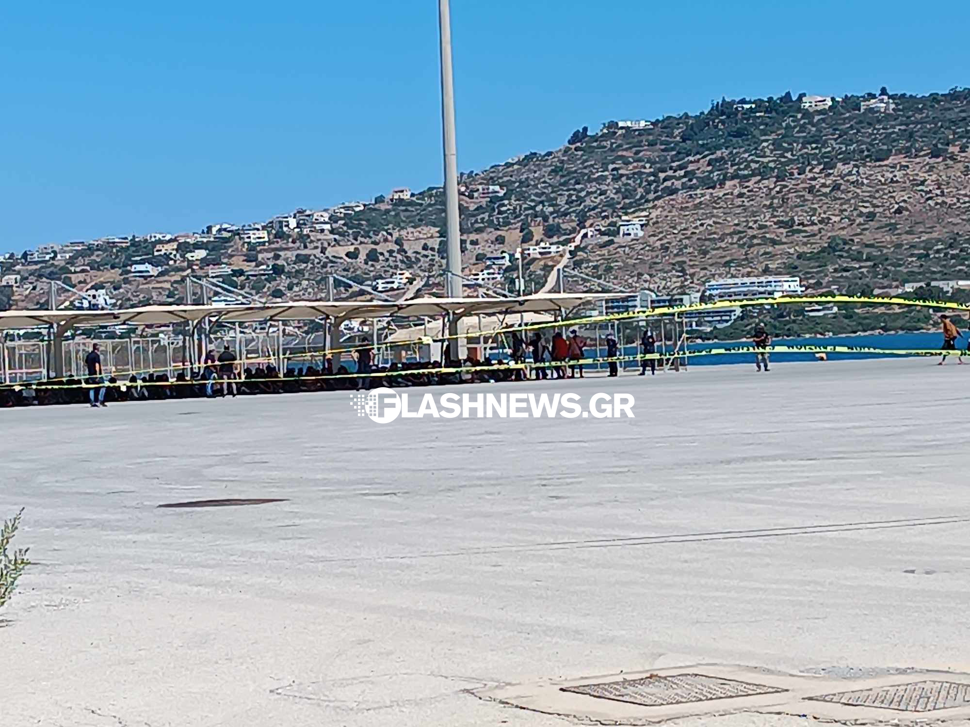 Στο λιμάνι της Σούδας κατέπλευσαν 117 παράτυποι μετανάστες – Θα ταξιδέψουν με το ίδιο πλοίο στην Αθήνα 7 Οι μετανάστες περιμένουν στο λιμάνι της Σούδας