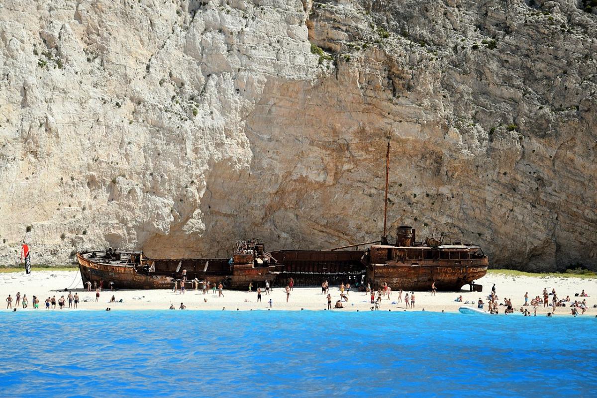 Η μυστηριώδης ιστορία του πλοίου «Παναγιώτης» στο Ναυάγιο της Ζακύνθου και τα λαθραία τσιγάρα από την Τουρκία