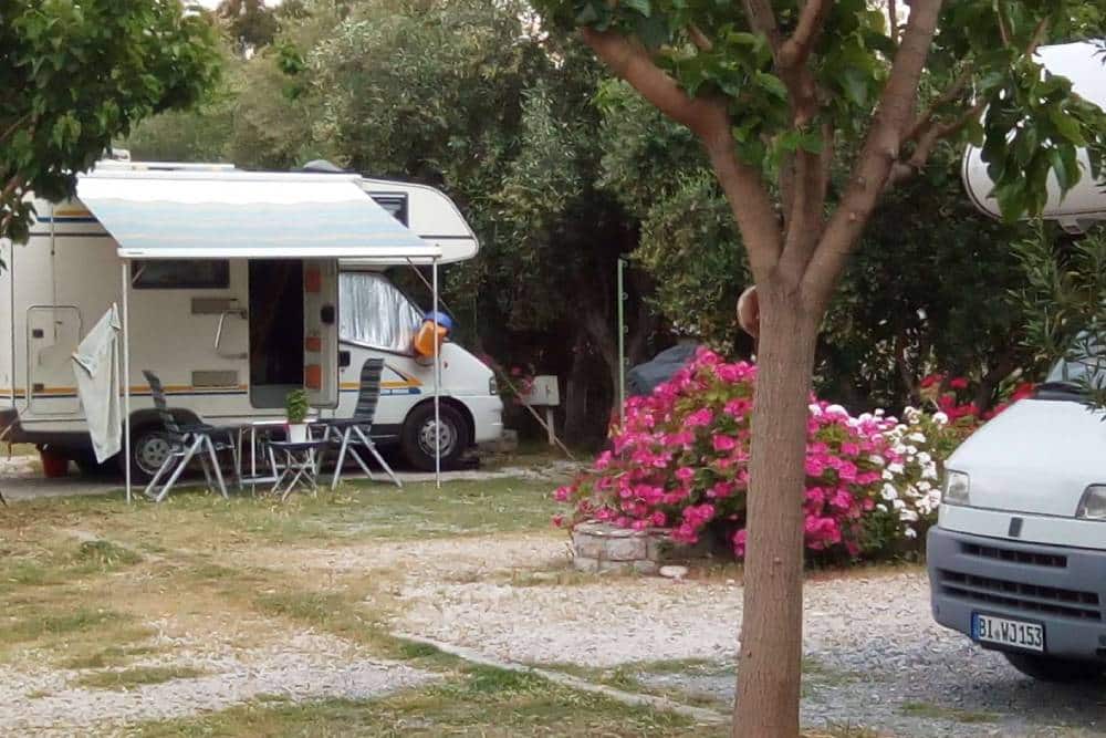 "Πού και πόσο επιτρέπεται η στάθμευση για τροχόσπιτα;"